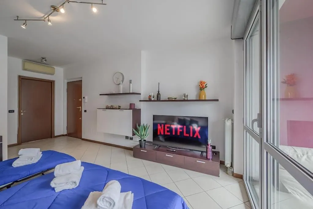 Apartament Near Duomo - Free Parking -Terrace - Metro - Ac Mediolan