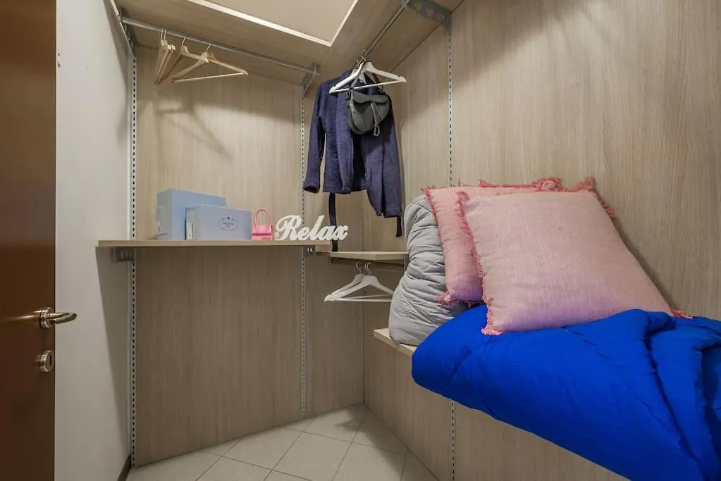 Apartament Near Duomo - Free Parking -Terrace - Metro - Ac Mediolan 0*,