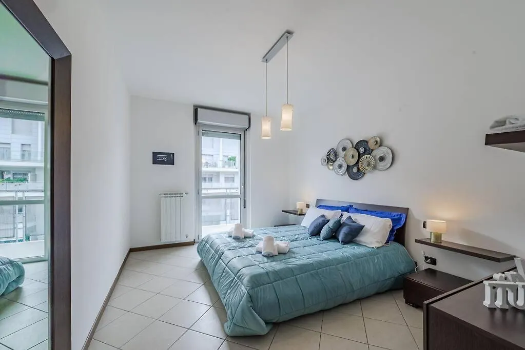 Apartament Near Duomo - Free Parking -Terrace - Metro - Ac Mediolan