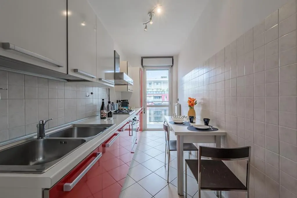 Near Duomo - Free Parking -Terrace - Metro - Ac Lejlighed Milano 0*,  Italien